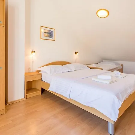 Grosse Terrasse 200 Meter Zum