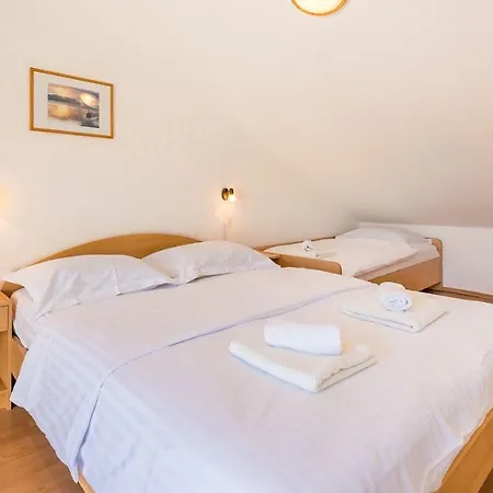 Grosse Terrasse 200 Meter Zum