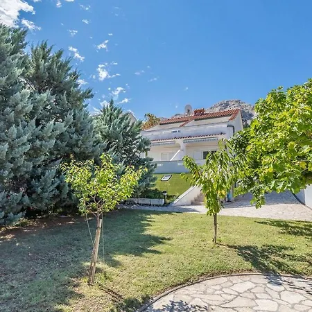 Grosse Terrasse 200 Meter Zum