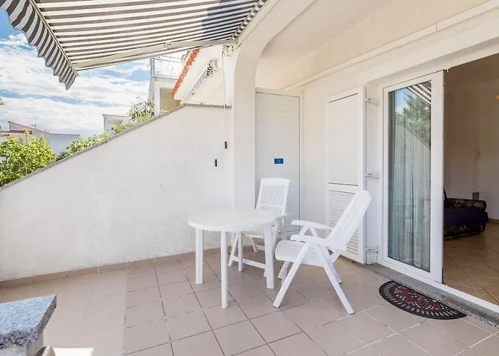 Grosse Terrasse 200 Meter Zum * Baska (Krk)